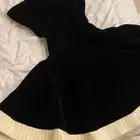 فستان اسود قصير مقاس سمول يحلي الجسم ب 450وفيه صوره ملبوس