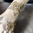 نقش احمر اللون مضمون