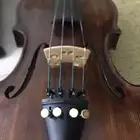 كمنجة امريكية قديمة فيها استكر قديم