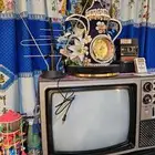 سلة تلفزيون قديمة