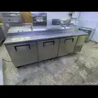 ثلاجة بيتزا