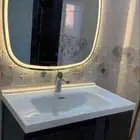 مغسلة بمراية ليد ملون بدولاب جديدة نظيفة وسليمة من العينة