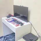 طاوله للبيع كل شي فيها كويس