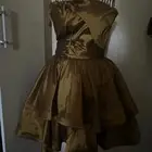 فستان اعراس ذهبي