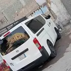 سواق باص نقل طالبات