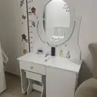 غرفة نوم فردية مع الفرشه