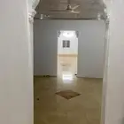 استراحه مكونه من غرفتين وحمام و مكان مطبخ بس لا يوجد مطبخ