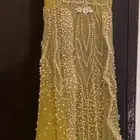 فستان لبسته مره وحده فقط والكم تقدرون تشيلونه أنا ركبته عليه