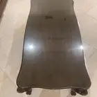للبيع المستعجل طقم طاوله مع طاولتين خدمه نظيفه