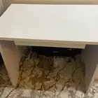 دولاب نظيف وطاوله