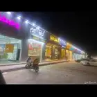 المحل في موقع مميز في شارع احمد بن الخطاب