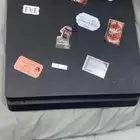 سوني جديد فور معه اثنين شريط قراند و سنو رنر وجميع أسلاكه