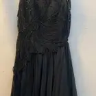 فستان اسود للبيع