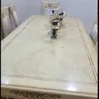 طاولة طعام كبيرة لوجه الله