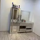 غرفه نظيفه مافيها إلا سحوب التسريحه