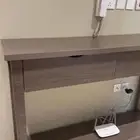 مدخل باللون الخشبي