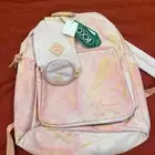 عندي شنط مدرسيه للبيع