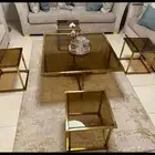 طاولات للبيع.