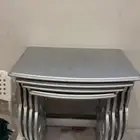 طقم طاولات رمادي مكون من 4 حبات