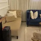كنب ثلاث قطع مع اثنين بف مع اريكة