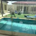 شاليهات مع مسبح وموثثه وجديده قريبه من القاعده وطريق المدينه