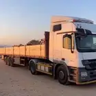 تريله سطحه لتوصيل من تبوك الى ينبع اعلاف وغيرها