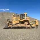 بلدوزر D9 للإيجار في نيوم