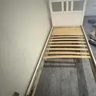 سرير نفر يحتاج صيانة بسيطة (الهيكل سليم)