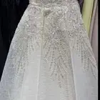 فستان ملكة تم استعماله (مره وحده) استخدام نظيف