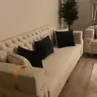 ثلاث قطع كنب جديد مع الخدايات وطاوله وزوليه وستاره واشجاز
