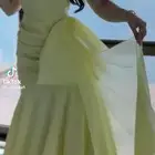 فستان للبيع الموديل واللون مثل ما هو موضح بالصور جديد