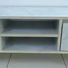شاشة مع طاوله