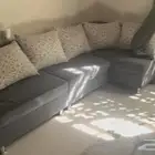 كنب صالة كامل مع الستاير وطاولة ومراية