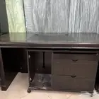 مكتب خشبي