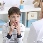 اخصائي تخاطب و تاهيل النطق و الكلام