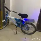 سيكل نظيف بس كفر قدام يبيله تعبيه و الكفر الي ورا اللستك
