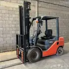 رافعة شوكية للايجار