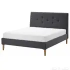 سرير نظيف مع مرتبه