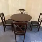 طاولة طعام خشبيه دائرية