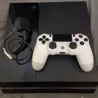 سوني 4 مهكر نادر مع كامل ملحقاتة