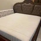 سرير خشب نظيف ومتين مع مرتبة من ايكيا