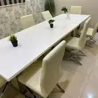 طاولة نظيفة جدا