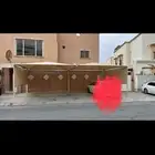 مظلات تقدر تدخل فيها ثلاثه سيارات لونها بيج نظيفه