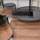 طاوله وأربعه خدمه