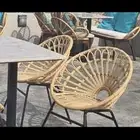 كرسي بامبو ومدفأة وديكور انور