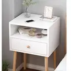 طاولة جانب السرير