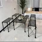 طاولة مع 4 خدمه