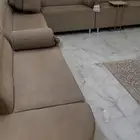 كنب للبيع مقاس 6 5 استعمال نظيف جدا ومعها الطاوله و4 طاولات