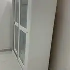 دوالب نضيف وخالي من كسور مع كومدينه نضيفه