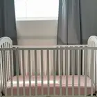 سرير اطفال شبه جديد البيع مستعجل 300